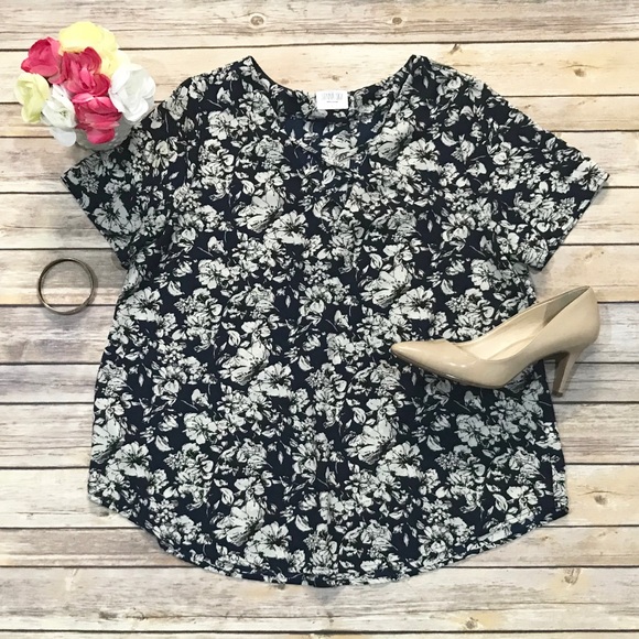 sienna Sky Tops - 🌺Flowy Blouse🌺